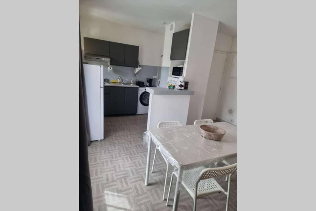 Bel Appartement Avec Balcon Et Parking Prive Le Beausset Exteriér fotografie