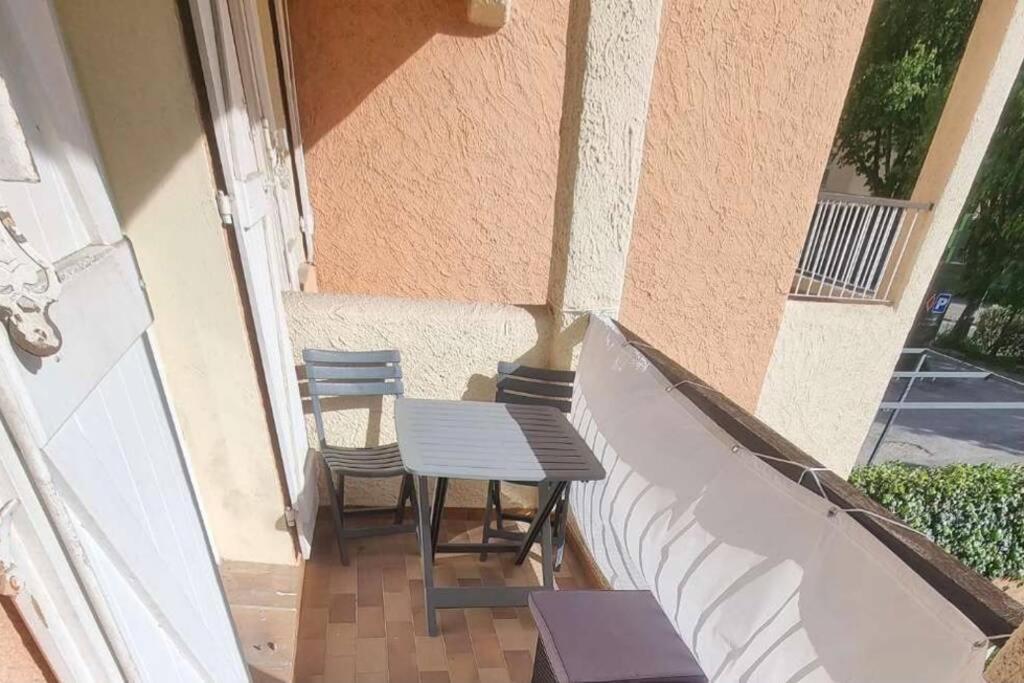 Bel Appartement Avec Balcon Et Parking Prive Le Beausset Exteriér fotografie